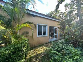 10153 NW 3rd Ct, Plantation FL 33324