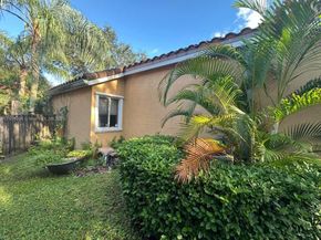 10153 NW 3rd Ct, Plantation FL 33324
