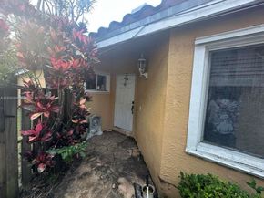 10153 NW 3rd Ct, Plantation FL 33324