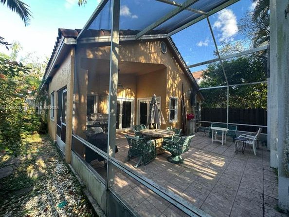 10153 NW 3rd Ct, Plantation FL 33324