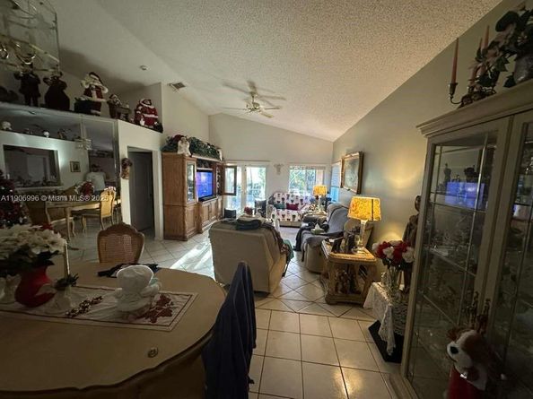 10153 NW 3rd Ct, Plantation FL 33324