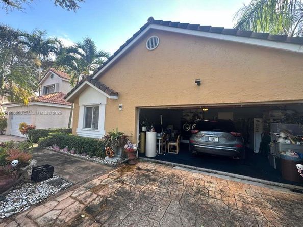 10153 NW 3rd Ct, Plantation FL 33324