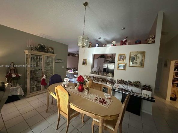 10153 NW 3rd Ct, Plantation FL 33324