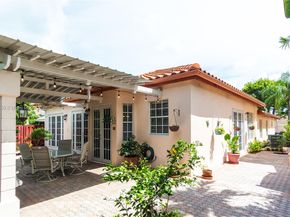 10564 NW 57th St, Doral FL 33178