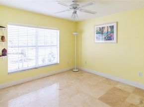 10564 NW 57th St, Doral FL 33178