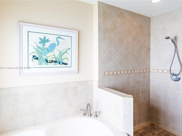 10564 NW 57th St, Doral FL 33178