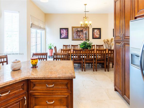 10564 NW 57th St, Doral FL 33178