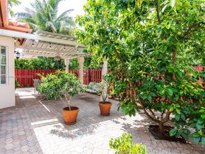 10564 NW 57th St, Doral FL 33178