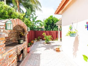 10564 NW 57th St, Doral FL 33178
