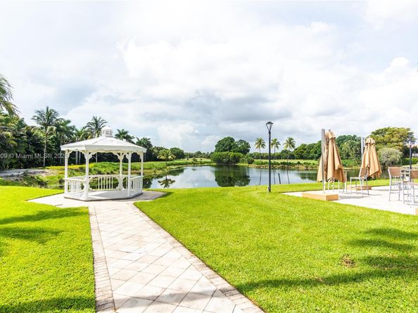 10564 NW 57th St, Doral FL 33178