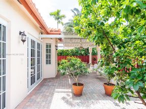 10564 NW 57th St, Doral FL 33178