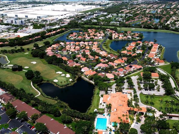 10564 NW 57th St, Doral FL 33178