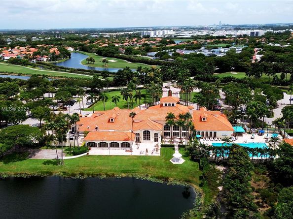 10564 NW 57th St, Doral FL 33178