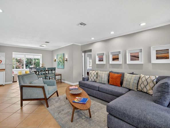 301 NE 48th St, Oakland Park FL 33334