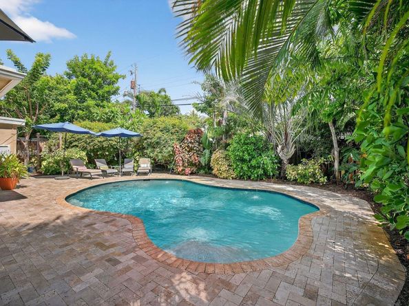 301 NE 48th St, Oakland Park FL 33334