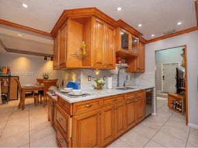 61 NW 110th Ave, Plantation FL 33324