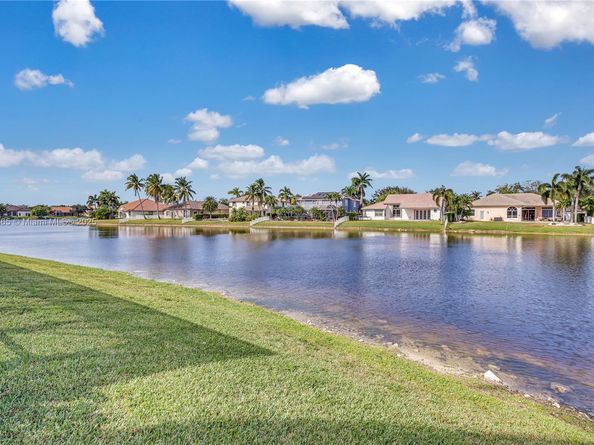 13787 NW 19th Ct, Pembroke Pines FL 33028