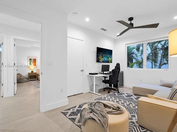 348 Desoto St, Hollywood FL 33019