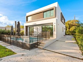 2572 NE 182nd Ter, North Miami Beach FL 33160