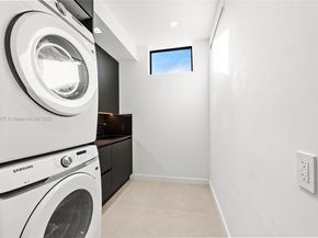 2572 NE 182nd Ter, North Miami Beach FL 33160