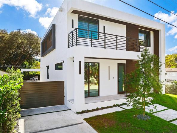 2572 NE 182nd Ter, North Miami Beach FL 33160