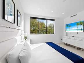 2572 NE 182nd Ter, North Miami Beach FL 33160