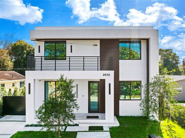 2572 NE 182nd Ter, North Miami Beach FL 33160
