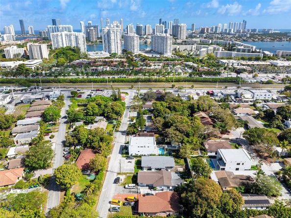 2572 NE 182nd Ter, North Miami Beach FL 33160