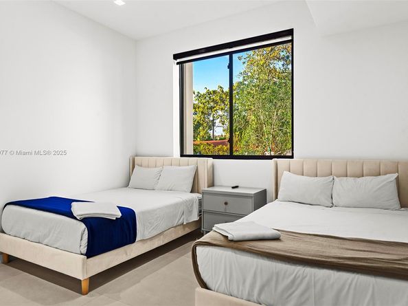 2572 NE 182nd Ter, North Miami Beach FL 33160