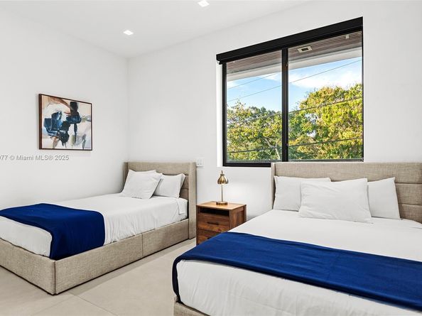 2572 NE 182nd Ter, North Miami Beach FL 33160