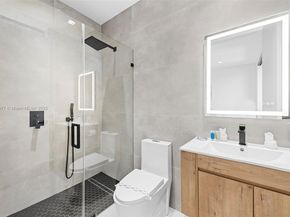 2572 NE 182nd Ter, North Miami Beach FL 33160