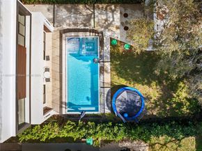 2572 NE 182nd Ter, North Miami Beach FL 33160