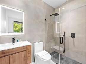 2572 NE 182nd Ter, North Miami Beach FL 33160