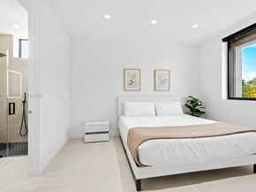 2572 NE 182nd Ter, North Miami Beach FL 33160
