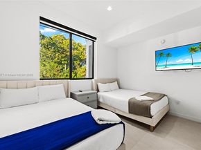 2572 NE 182nd Ter, North Miami Beach FL 33160
