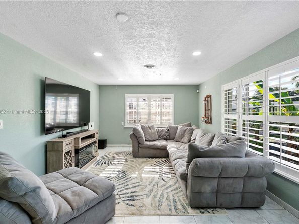 3329 Coolidge St, Hollywood FL 33021