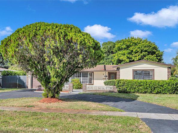 4751 NW 5th Ct, Plantation FL 33317