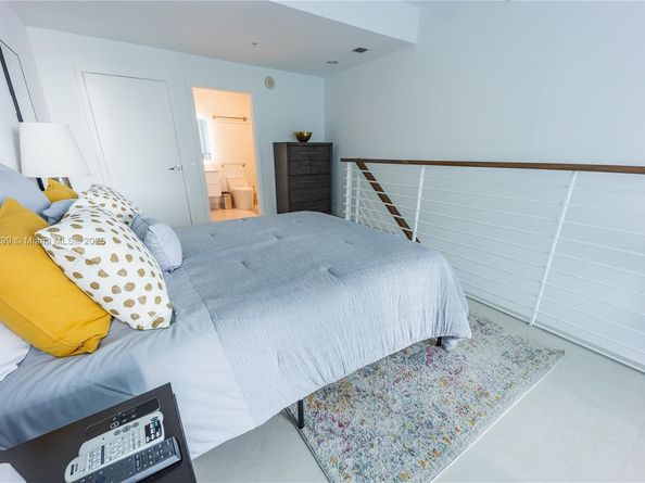 60 SW 13th St 3222, Miami FL 33130