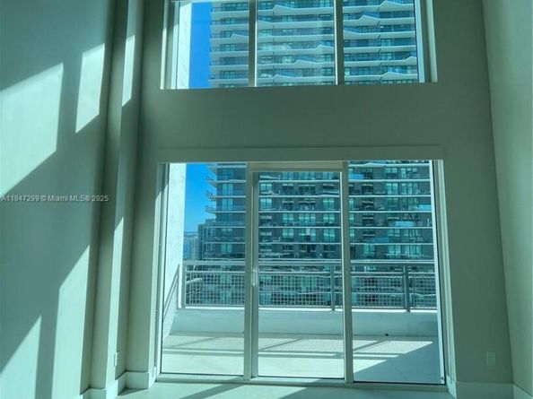 60 SW 13th St 3222, Miami FL 33130