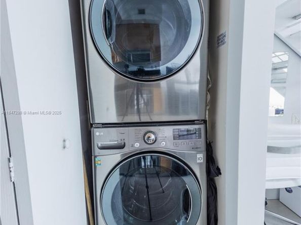 60 SW 13th St 3222, Miami FL 33130