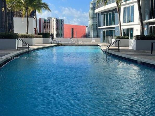 60 SW 13th St 3222, Miami FL 33130