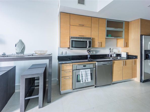 60 SW 13th St 3222, Miami FL 33130