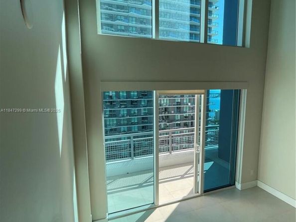 60 SW 13th St 3222, Miami FL 33130