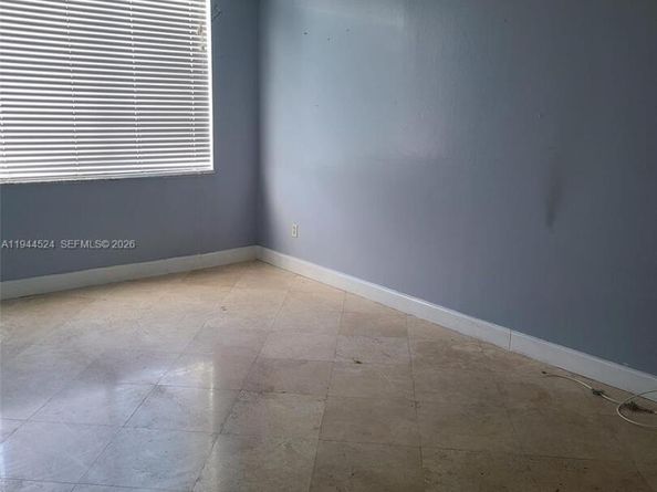 488 NW 165th St Rd B408, Miami FL 33169