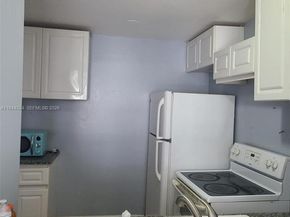 488 NW 165th St Rd B408, Miami FL 33169