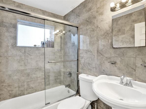 6404 Evans St, Hollywood FL 33024