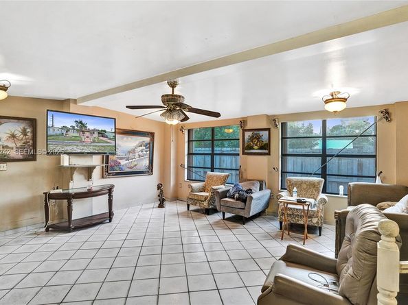 6404 Evans St, Hollywood FL 33024