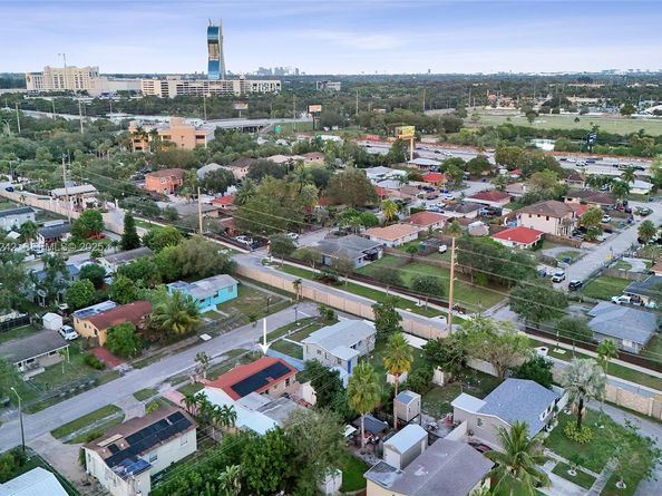 6404 Evans St, Hollywood FL 33024