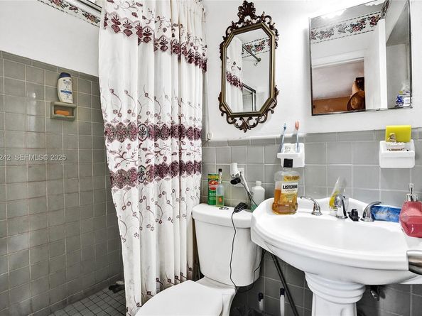 6404 Evans St, Hollywood FL 33024