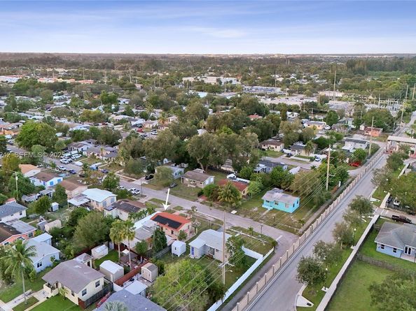 6404 Evans St, Hollywood FL 33024